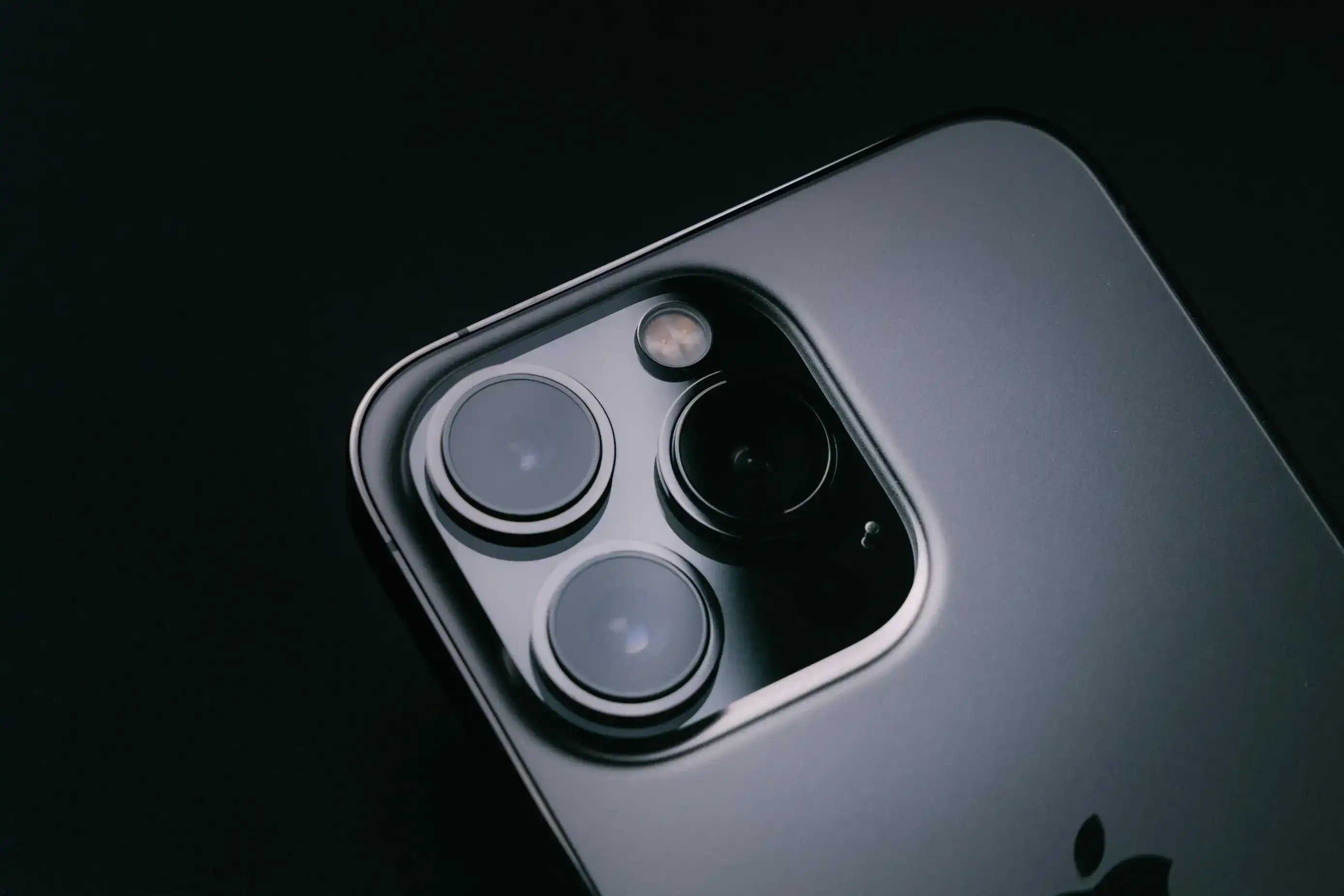 Apple iPhone camera lenses